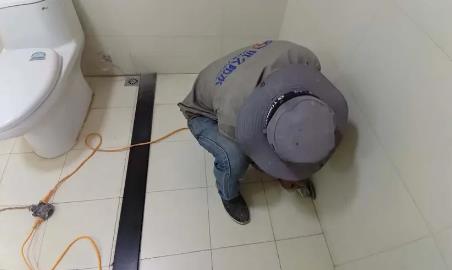 路南卫生间补漏